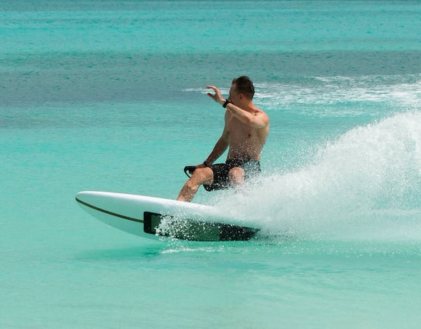Carving on a LIND electric surfboard in the Caribbean